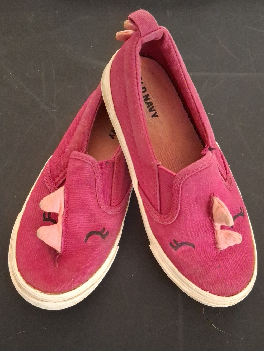 🌟 10T Old Navy Girls Slip-On Sneakers - Magenta with DINOSAUR Pink Accents 🌟